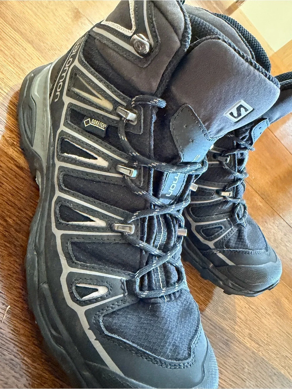 Salomon Men's X Ultra Mid 2 GTX Hiking Boots Size 8